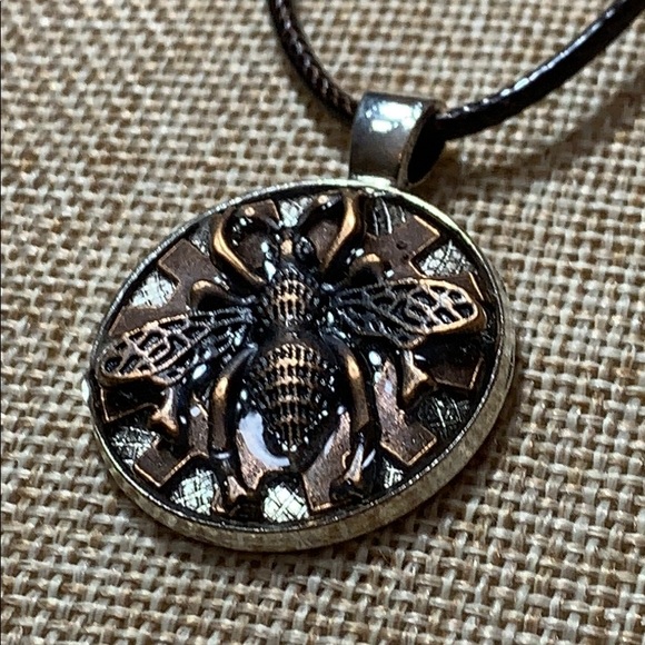 Twinsdesign Other - Bee Gear Resin Round Pendant Necklace 24” NWOT